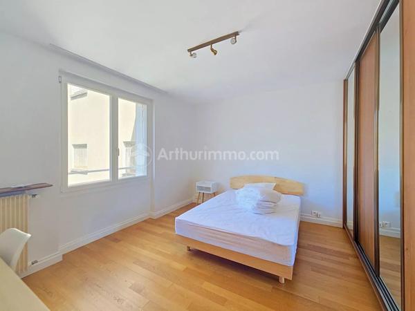 Location                                                      Appartement
                        
                     4 pièces                      119 m2                     à Clermont-Ferrand