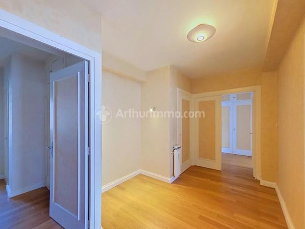 Location                                                      Appartement
                        
                     4 pièces                      119 m2                     à Clermont-Ferrand