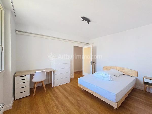 Location                                                      Appartement
                        
                     4 pièces                      119 m2                     à Clermont-Ferrand