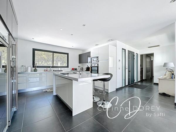 Villa d’architecte en pleine garrigue – Une signature contemporaine aux prestations d’exception