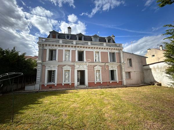 Maison Acheres 8 pièces 227m2 €690 000 ** - Référence 9145