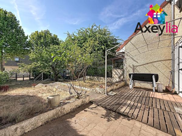 A VENDRE - MABLY - MAISON AVEC TROIS CHAMBRES, BUREAU, GARAGE ET TERRAIN