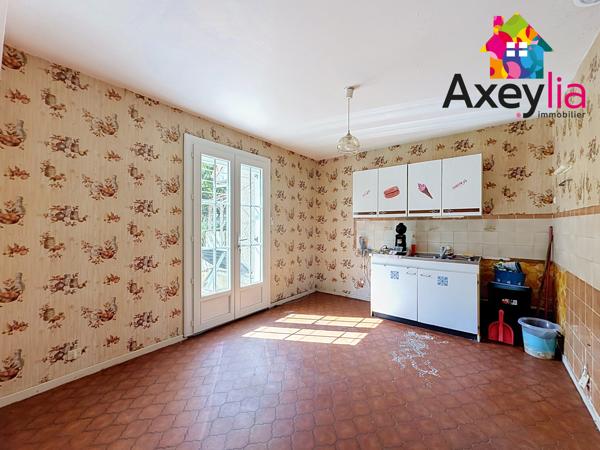 A VENDRE - MABLY - MAISON AVEC TROIS CHAMBRES, BUREAU, GARAGE ET TERRAIN