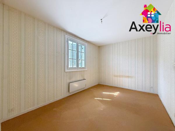 A VENDRE - MABLY - MAISON AVEC TROIS CHAMBRES, BUREAU, GARAGE ET TERRAIN