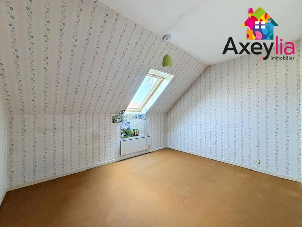 A VENDRE - MABLY - MAISON AVEC TROIS CHAMBRES, BUREAU, GARAGE ET TERRAIN