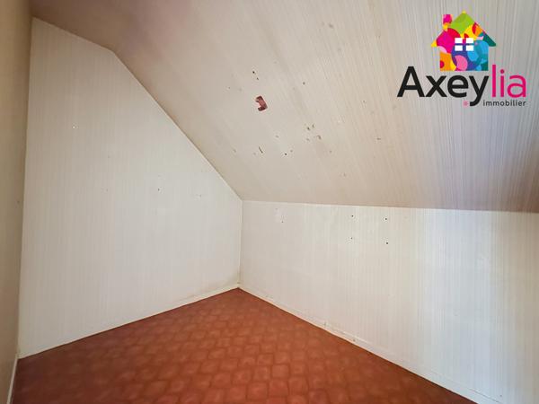 A VENDRE - MABLY - MAISON AVEC TROIS CHAMBRES, BUREAU, GARAGE ET TERRAIN