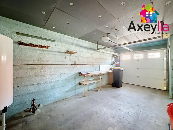 A VENDRE - MABLY - MAISON AVEC TROIS CHAMBRES, BUREAU, GARAGE ET TERRAIN