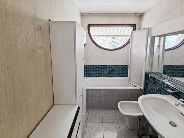 Appartement Verrieres Le Buisson 4 pièce(s)-