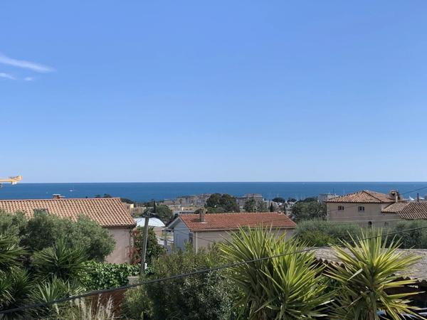 Charmante propriété avec vue mer panoramique à Golfe-Juan