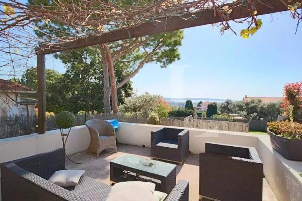 Charmante propriété avec vue mer panoramique à Golfe-Juan