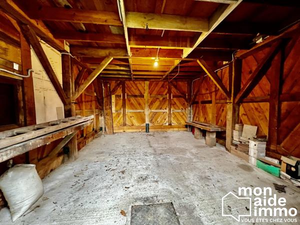 Maison Périgourdine avec sous-sol total et double garage