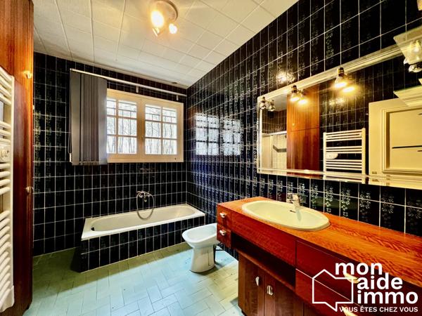 Maison Périgourdine avec sous-sol total et double garage