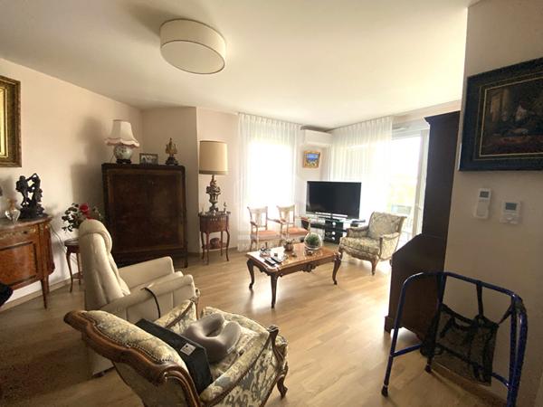 Vente interactive : Appartement T3  de 69 m2 résidence le palmier du Roi