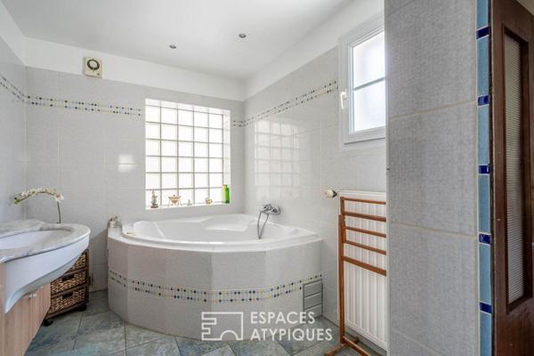 Maison d’architecte avec jardin et terrasse