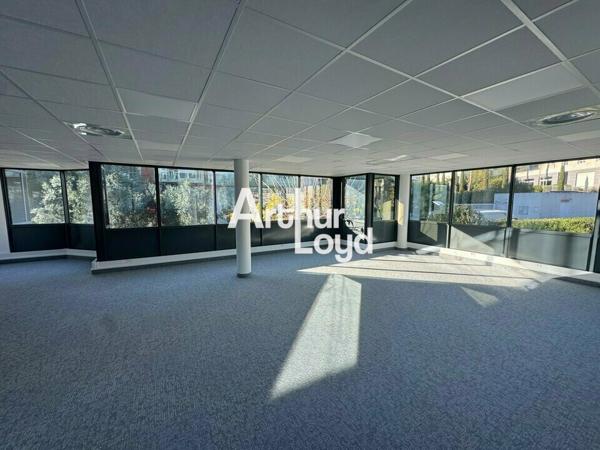 Bureaux climatisés 257 m² en RDC à louer Antibes proche Sophia Antipolis