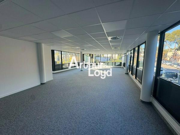 Bureaux climatisés 257 m² en RDC à louer Antibes proche Sophia Antipolis