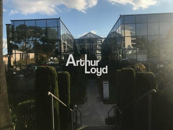 Bureaux climatisés 257 m² en RDC à louer Antibes proche Sophia Antipolis