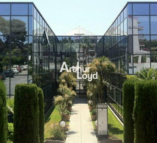 Bureaux climatisés 257 m² en RDC à louer Antibes proche Sophia Antipolis