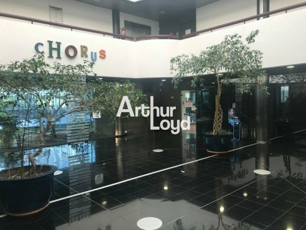 Bureaux climatisés 257 m² en RDC à louer Antibes proche Sophia Antipolis