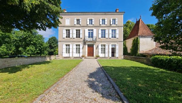 MAISON DE MAITRE à SAINTE LIVRADE SUR LOT (47)
