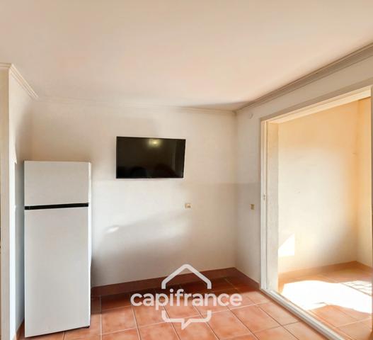 DOMAINE DE PONT ROYAL Appartement meublé DERNIER ETAGE vue dégagée 31m2 et 7 m2 de loggia , 1 chambre double & salle de bains