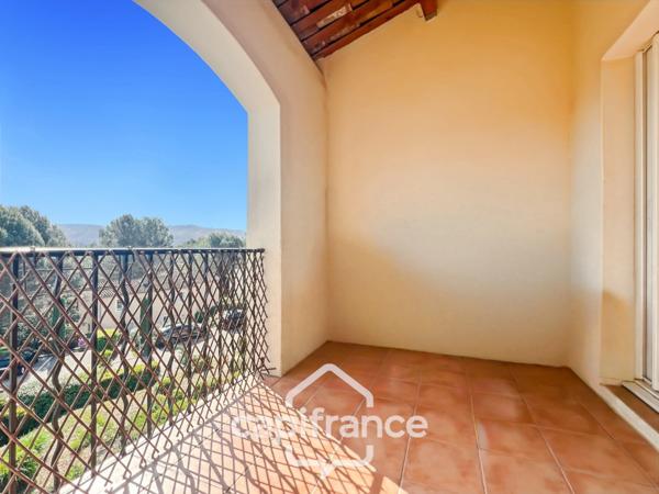 DOMAINE DE PONT ROYAL Appartement meublé DERNIER ETAGE vue dégagée 31m2 et 7 m2 de loggia , 1 chambre double & salle de bains