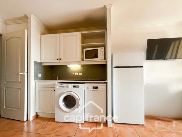 DOMAINE DE PONT ROYAL Appartement meublé DERNIER ETAGE vue dégagée 31m2 et 7 m2 de loggia , 1 chambre double & salle de bains