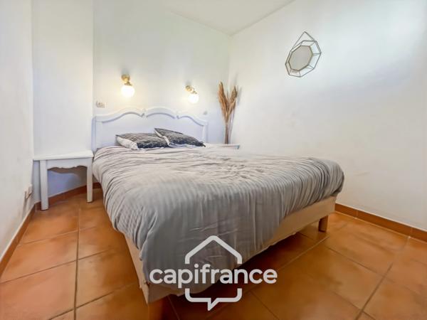 DOMAINE DE PONT ROYAL Appartement meublé DERNIER ETAGE vue dégagée 31m2 et 7 m2 de loggia , 1 chambre double & salle de bains