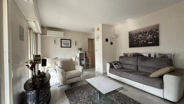 Appartement 2 pièces à vendre avec garage parking et cave SAINT RAPHAEL (83)