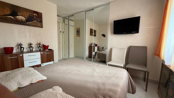Appartement 2 pièces à vendre avec garage parking et cave SAINT RAPHAEL (83)