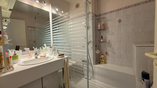 Appartement 2 pièces à vendre avec garage parking et cave SAINT RAPHAEL (83)