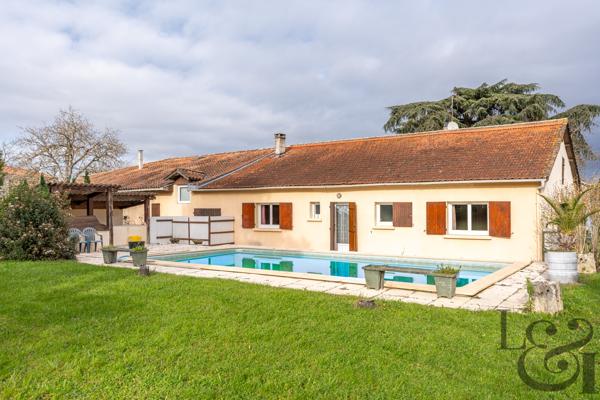 Ensemble immobilier composé d'une maison et de 3 appartements loués, à vendre à Pujols