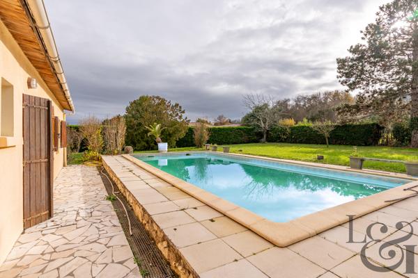 Ensemble immobilier composé d'une maison et de 3 appartements loués, à vendre à Pujols