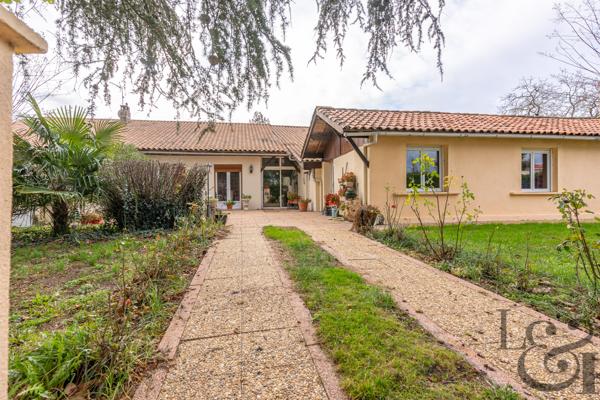 Ensemble immobilier composé d'une maison et de 3 appartements loués, à vendre à Pujols