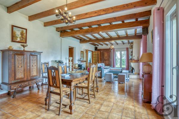 Ensemble immobilier composé d'une maison et de 3 appartements loués, à vendre à Pujols