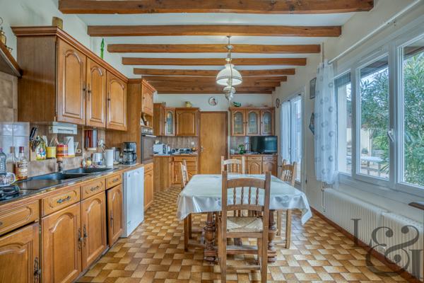 Ensemble immobilier composé d'une maison et de 3 appartements loués, à vendre à Pujols