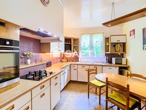 Idéalement située , à proximité des collèges