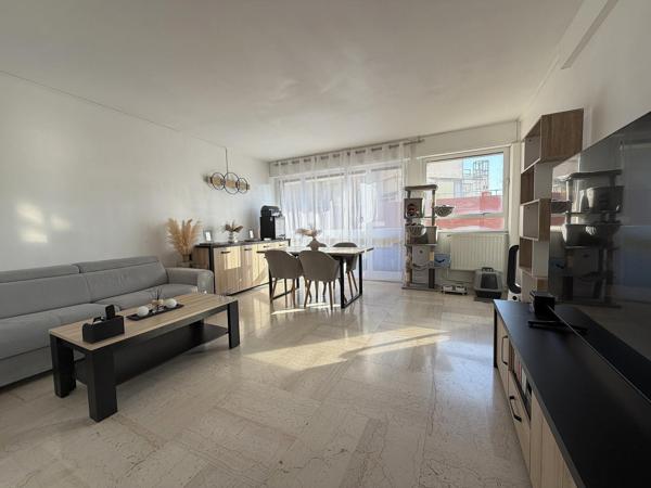 Appartement de Type2 avec extérieur et piscine