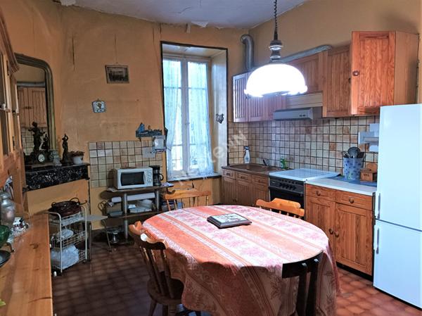 A VENDRE BÂTISSE DE CARACTÈRE AU COUR DE BÉLESTA - POTENTIEL EXCEPTIONNEL