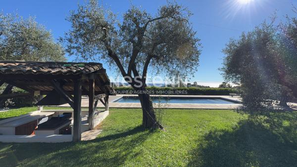 Maison d'exception meublé à louer à Nice avec vue mer - piscine - jardin 1800m² - 6 pièces 264m²