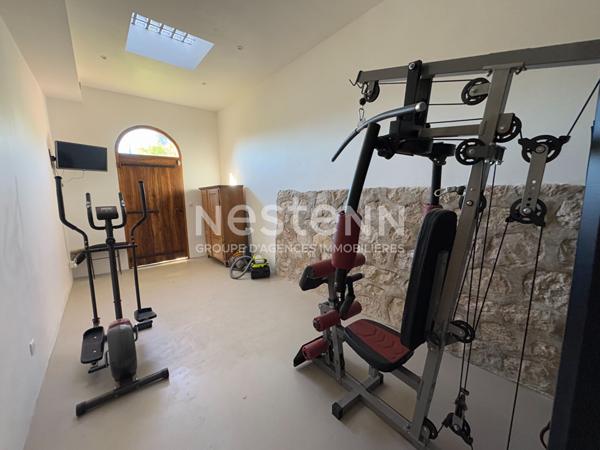 Maison d'exception meublé à louer à Nice avec vue mer - piscine - jardin 1800m² - 6 pièces 264m²