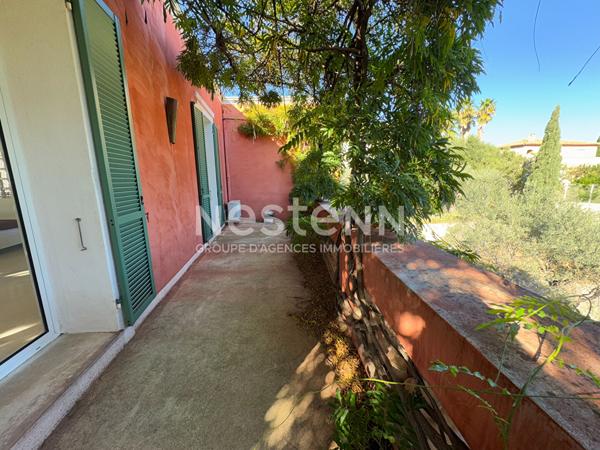Maison d'exception meublé à louer à Nice avec vue mer - piscine - jardin 1800m² - 6 pièces 264m²