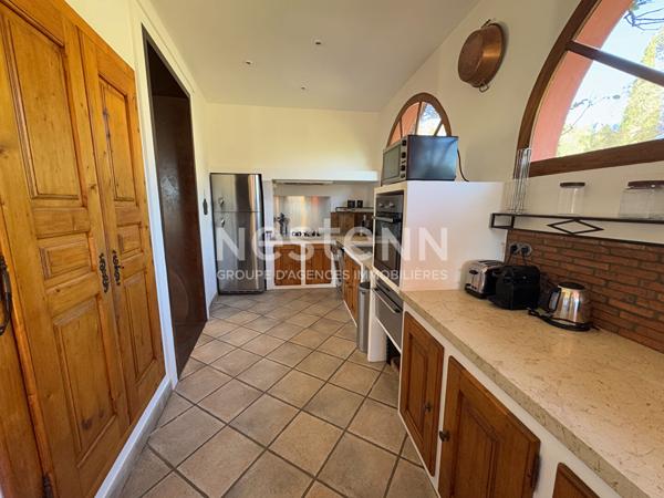 Maison d'exception meublé à louer à Nice avec vue mer - piscine - jardin 1800m² - 6 pièces 264m²