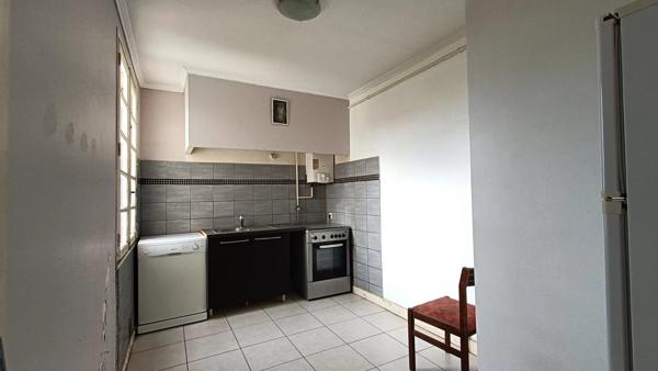 T2 LUMINEUX À RÉNOVER – QUARTIER CENTRAL ET CALME - BÉZIERS - PROCHE ARÈNES ET MÉDIATHÈQUE