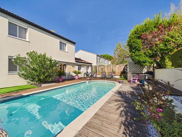 Vente
                Maison182 m² - 7 Pièces -
                    MERIGNAC (33700)