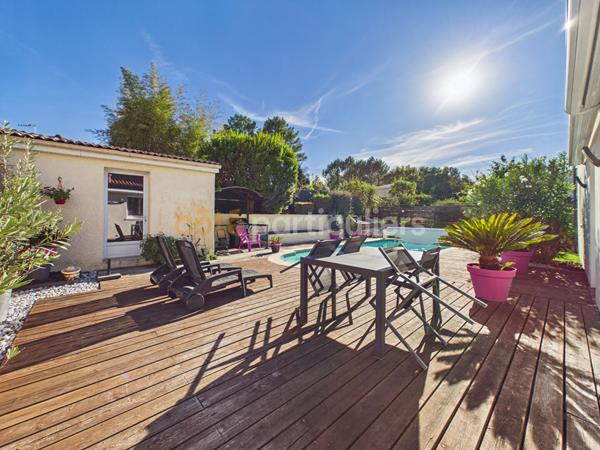 Vente
                Maison182 m² - 7 Pièces -
                    MERIGNAC (33700)