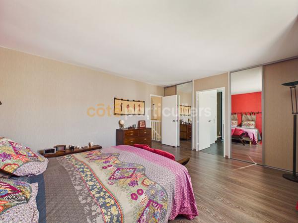 Vente
                Maison182 m² - 7 Pièces -
                    MERIGNAC (33700)
