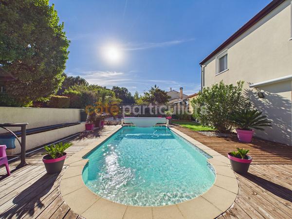 Vente
                Maison182 m² - 7 Pièces -
                    MERIGNAC (33700)
