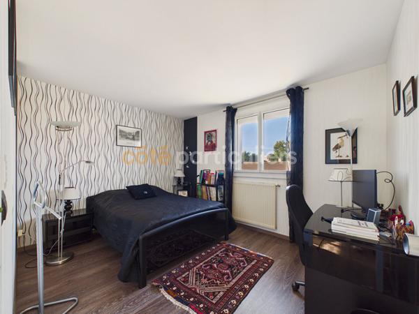 Vente
                Maison182 m² - 7 Pièces -
                    MERIGNAC (33700)