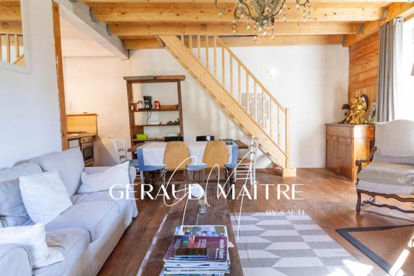 Belle demeure en pierre au coeur d'un hameau retiré